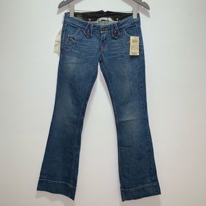 Women’s Low waisted bootcut jeans size 25
